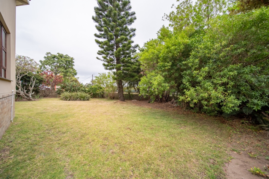 4 Bedroom Property for Sale in Sunnyridge Eastern Cape